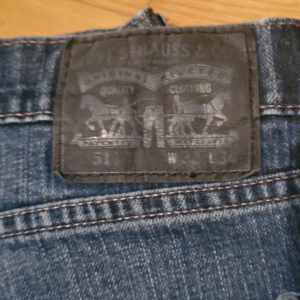 Levis - Picture 3 of 5